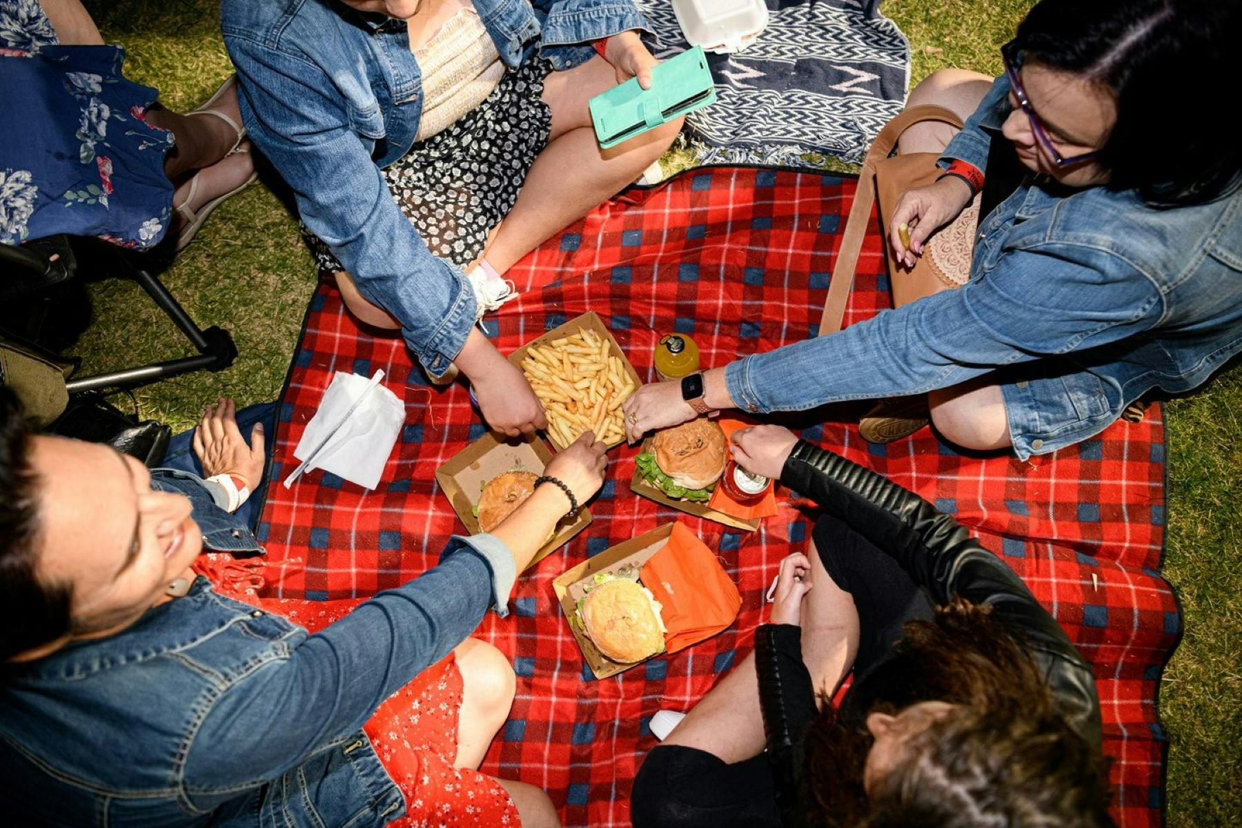 Food n Groove Fridays - Get Ready Hervey Bay, Pialba | Fraser Coast Events